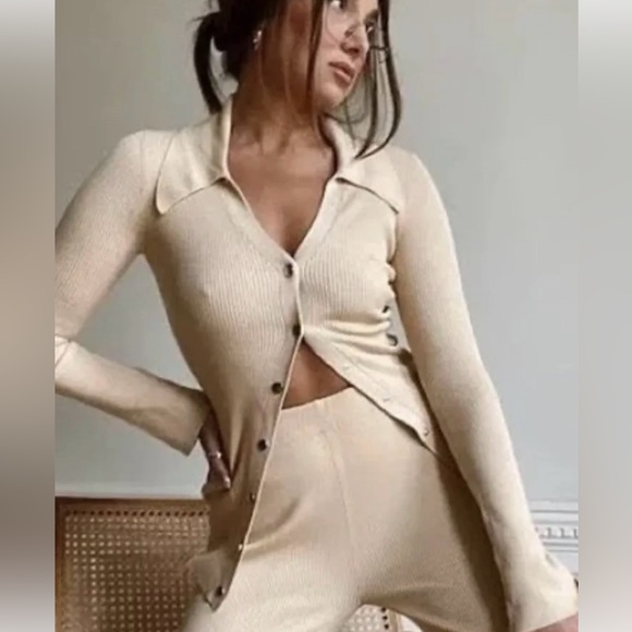 DANIELLE BERNSTEIN Tops - Danielle Bernstein SMALL beige ribbed knit top